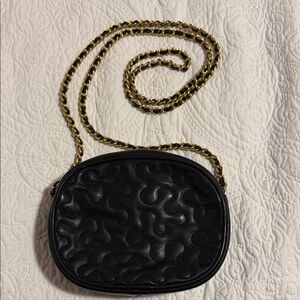 Aspecis Leather-Chic Black Crossbody Bag with Gold Chain